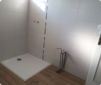 Douche à l'italienne et vasque neuve après travaux
