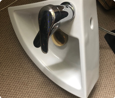 Et vieux seul avec toutes ces connexions prêt à l'installation