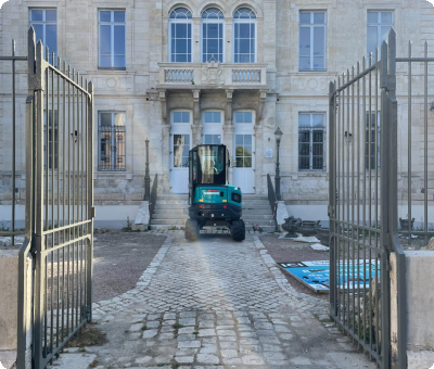 Restauration de pavés et création de place en béton à l’Hôtel de ville de Gien